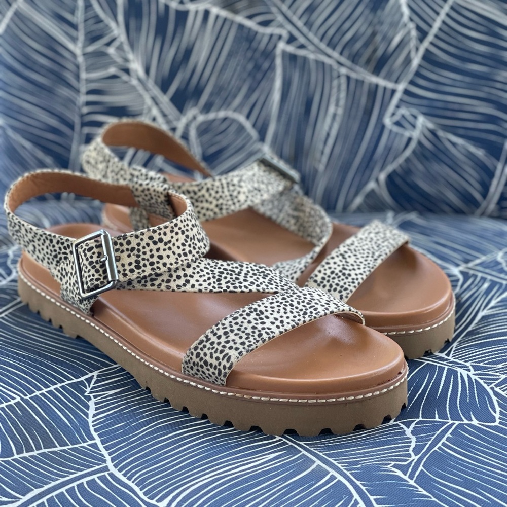 Universal threads platform sandal